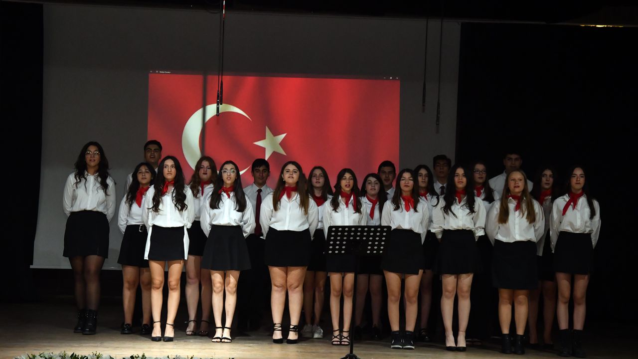 Manisa Hedef Anadolu Lisesi’nde 100. Yıl coşkusu