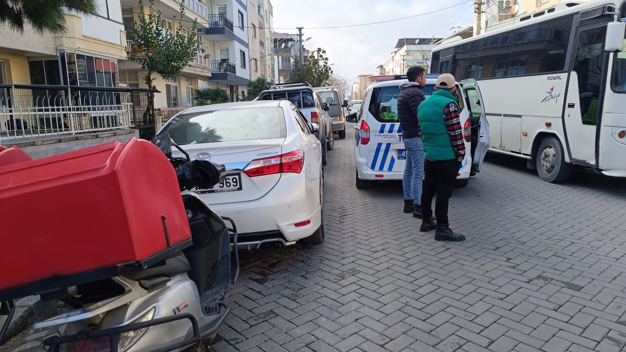 Turgutlu'da feci kaza: Motorlu kurye 2 çocuğa çarptı