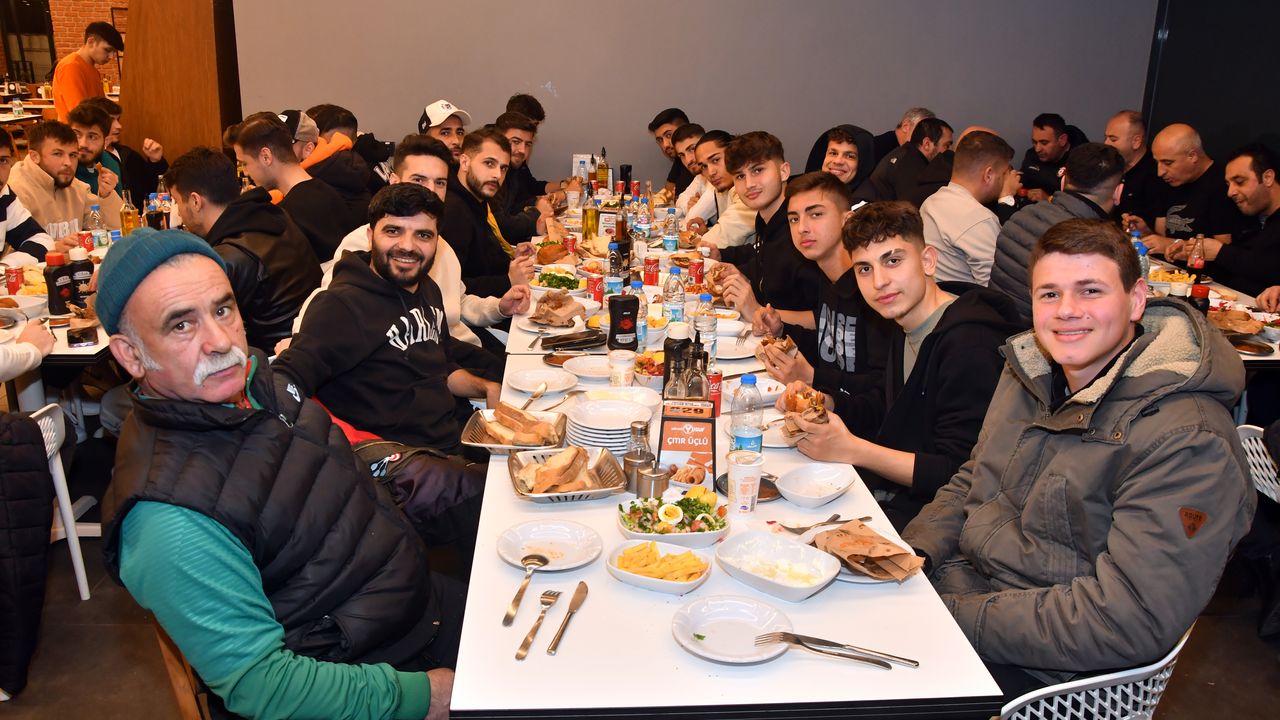 Yıldızspor 45 FK yemekte bir araya geldi