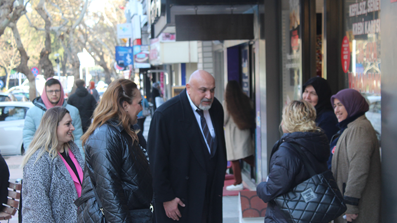 Manisa Büyükşehir Belediye Başkan Adayı Gürhan Özcan'a esnaflardan yoğun ilgi