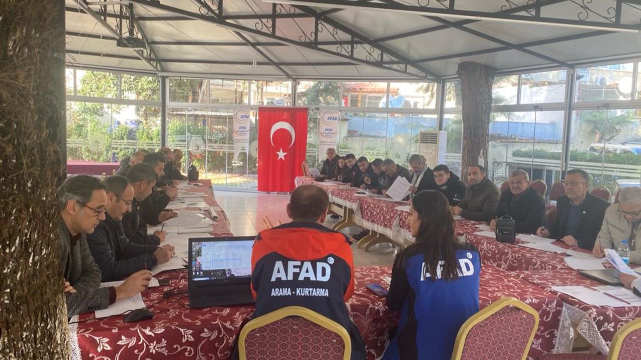 Akhisar'da muhtarlar ve cezaevi personeline, AFAD gönüllüsü eğitimi verildi