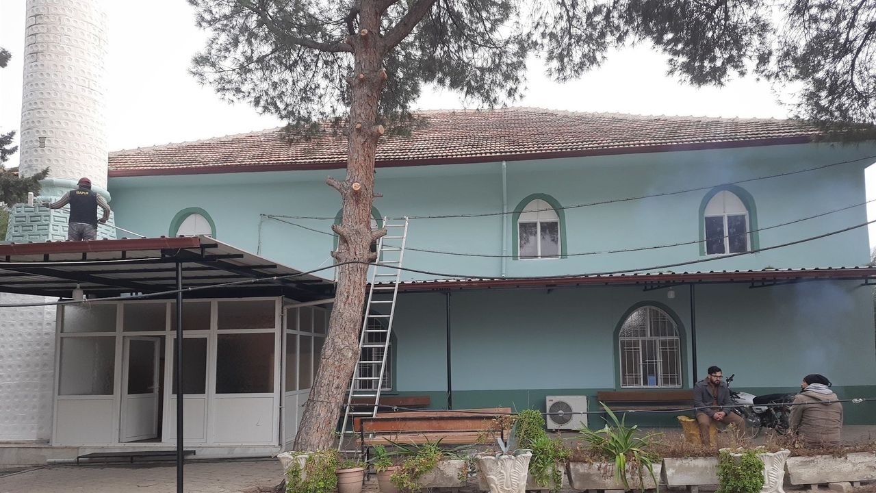 Sarıgöl'de köy camisi hayırseverlerin desteğiyle yenilendi