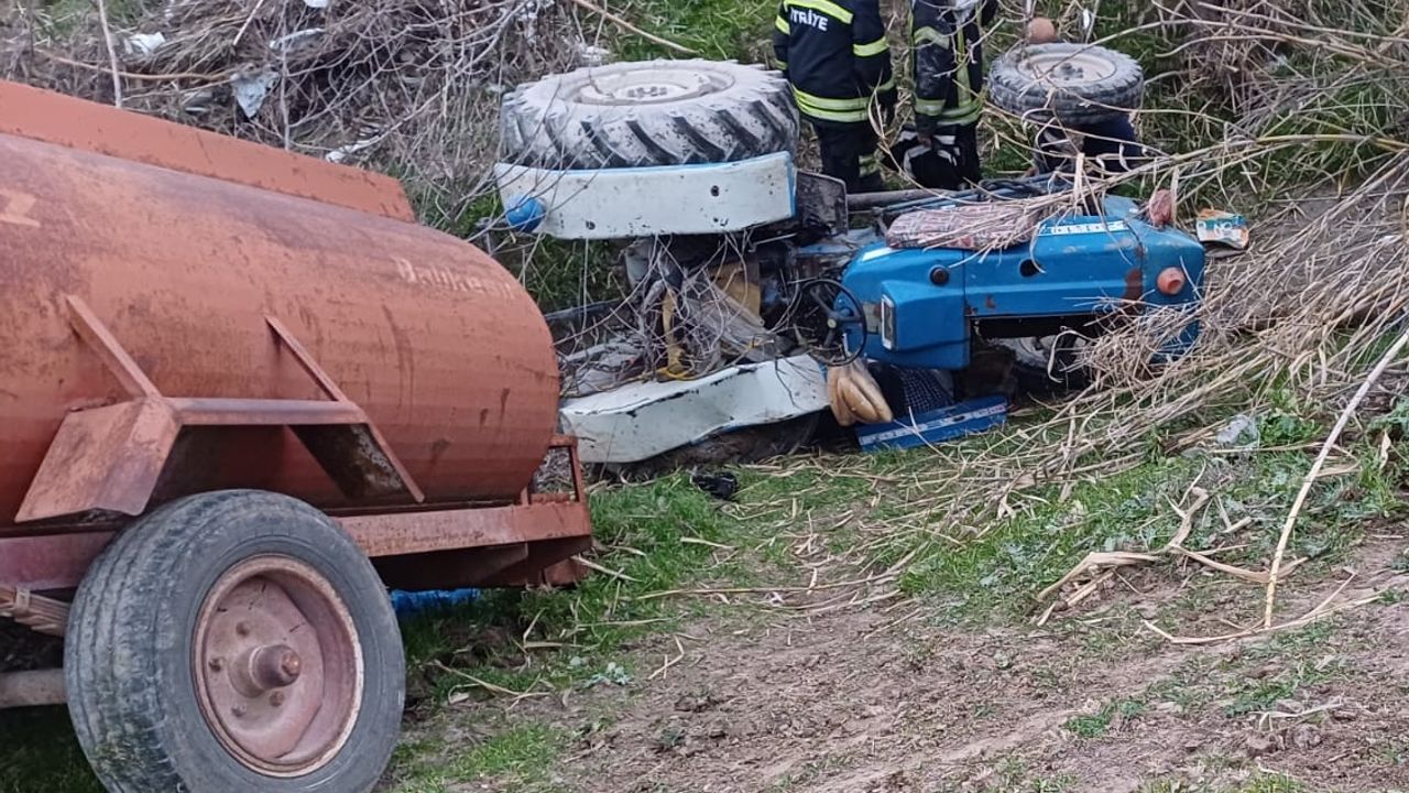 Manisa'da sürücü devrilen traktörün altında kalarak can verdi