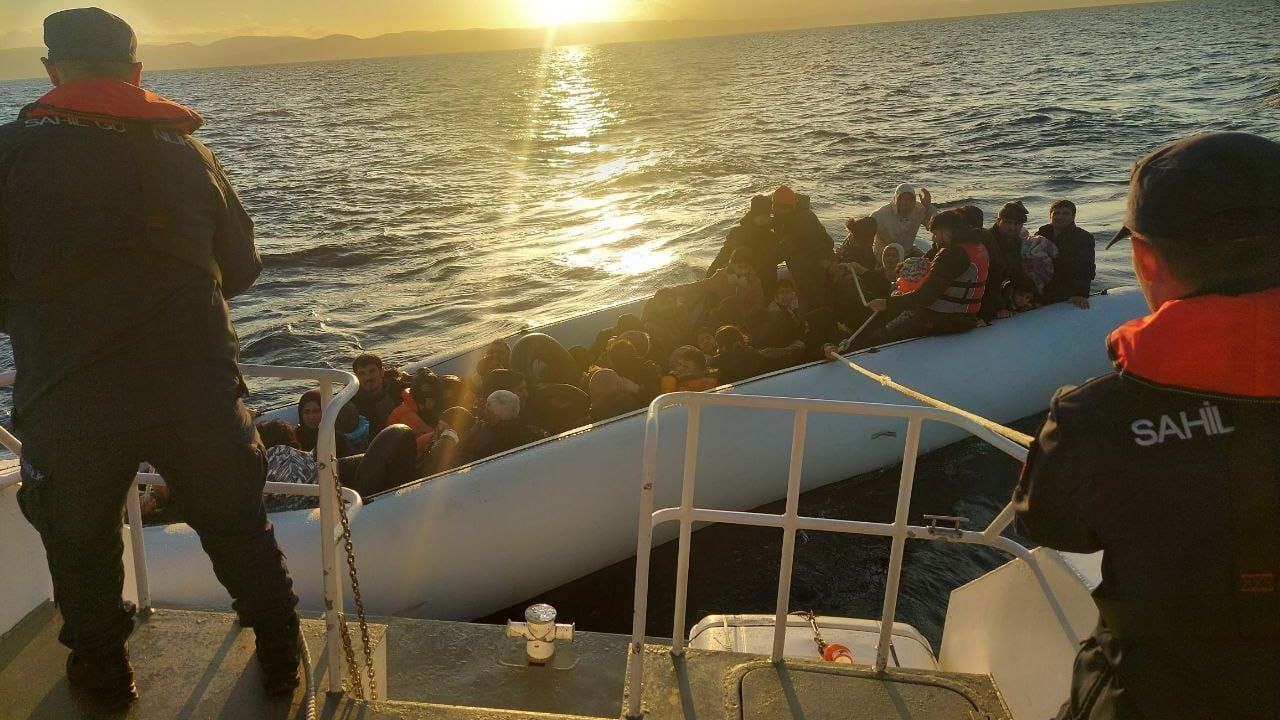 Sahil Güvenlik'ten düzensiz göçmen operasyonu