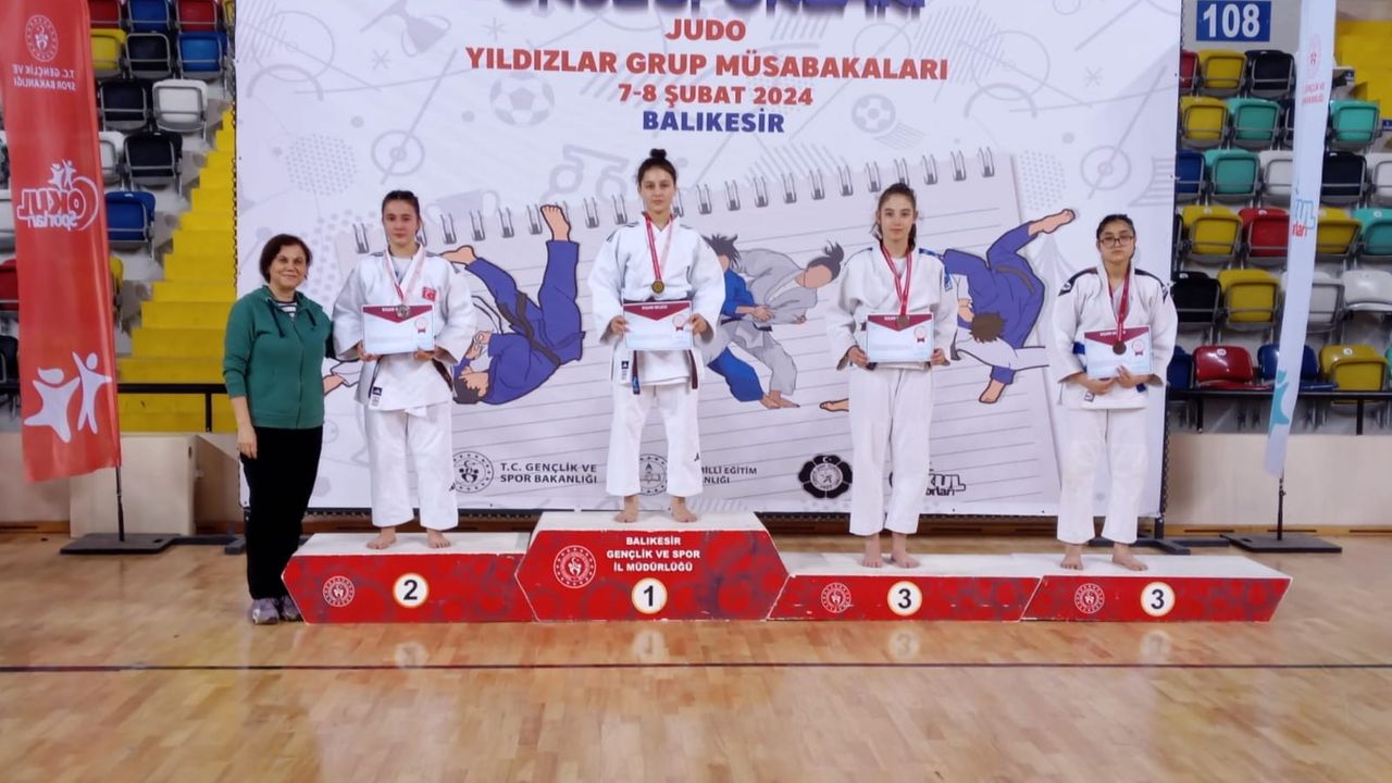 Yunusemreli yıldız judoculardan 3 madalya