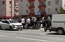 Karşıya geçmek isteyen yayaya otomobil çarptı