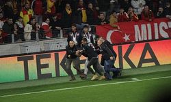 ALTAY KALECİSİNE KORNER DİREĞİYLE VURAN SALDIRGAN  KASTEN ÖLDÜRMEYE TEŞEBBÜS SUÇUNDAN TUTUKLANDI