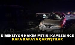 Otomobil ile ticari araç kafa kafaya çarpıştı: 2 yaralı