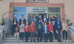 DEPREMZEDE ÖĞRENCİLER TRAVMAYI KİTAPLARLA ATMAYA ÇALIŞIYOR 