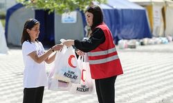 Depremzede Çocukların Bayramlıkları Kızılay’dan