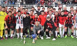 Yıldızspor 45 FK kupasını havaya kaldırdı 