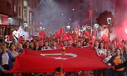 AKHİSAR’DA 19 MAYIS COŞKUSU FENER ALAYI İLE TAÇLANDI