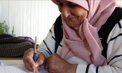 DEPREMZEDE 77 YAŞINDA OKUMA YAZMA ÖGRENDİ