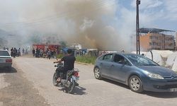 Hatay'da çadırda çıkan yangın araçlara da sıçradı