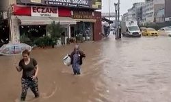 Yağış sonrası esnaftan belediyelere isyan