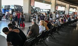 İzmir'de otobüs terminalinde bayram hareketliliği