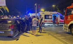 Maltepe’de aşırı hız yaptı, İSPARK’tan çıkan araca çarptı: 5 yaralı