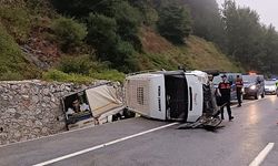 Bursa'da Tarım İşçilerini Taşıyan Minibüs Devrildi