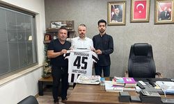 Şehzadeler Belediye Başkanı Ömer Faruk Çelik'ten  Manisaspor’a forma desteği