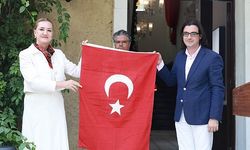 100 Yıllık Türk Bayrağı DEÜ’ye Emanet