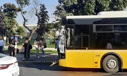Beyoğlu'nda tramvay İETT otobüsüne çarptı