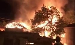 Taşova'da ev alev alev yandı