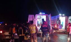 Feci trafik kazasında çocuklar dahil 10 kişi yaralandı