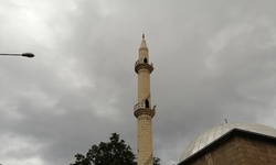 Yıldırımın Düştüğü Minarede Hasar Meydana Geldi