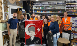CHP Yunusemre Gençlik Kolları, Türk Bayrağı dağıttı