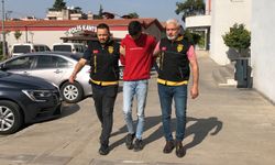 Dolandırıcılık mı, hırsızlık mı? Kargocu, telefon satıp araba almış!