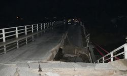 Şiddetli yağış nedeniyle köprü çöktü