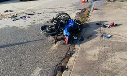 İzmir'de kamyona çarpan motosiklet sürücüsü hayatını kaybetti