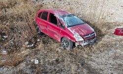 Kontrolden çıkan araç takla atarak karşı şeride geçti: 2 yaralı