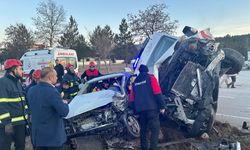 Ambulans ile otomobil çarpıştı: 3 kişi yaralandı