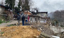 Sobadan çıkan yangın iki evi kullanılamaz hale getirdi