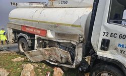 Tanker ile minibüs çarpıştı: 9 yaralı