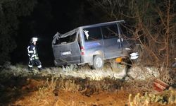 Feci kaza: Minibüs uçuruma yuvarlandı