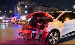 Ambulansla otomobilin çarpıştığı kazada 4 kişi yaralandı