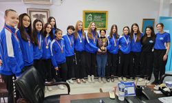 Ata Spor Genç Kızlar Voleybol Takımı'ndan şampiyonluk ziyaretleri