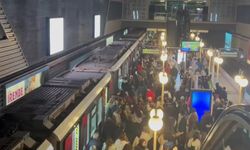 İzmir'de Metro kapılarını tekmeleyip makinisti dövmeye kalktılar