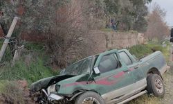 Manisa'da şarampole devrilen kamyonetin sürücüsü öldü