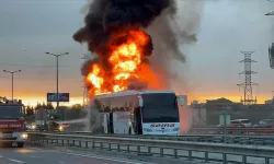 İstanbul'da iki yolcu otobüsü cayır cayır yandı