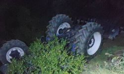 Manisa'da traktör devrildi: Sürücü ağır yaralandı