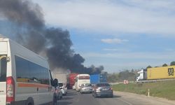 SON DAKİKA: Fabrika yangını sürüyor: 6 işçi dumandan etkilendi