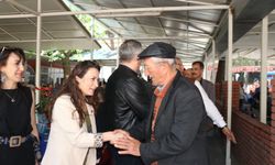 Başkan İlksen Özalper, memleketinde vatandaşlarla bayramlaştı
