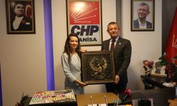 CHP Lideri Özel Manisa İl Başkanlığı’nı ziyaret etti