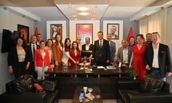 CHP Manisa İl Başkanlığı’nın minik başkanları koltuğu devraldı