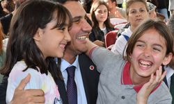 Ferdi Zeyrek, 23 Nisan Ulusal Egemenlik ve Çocuk Bayramı'yla ilgili kutlama mesajı yayınladı