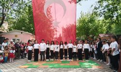 Manisa Büyükşehir'in minikleri 23 Nisan’ı kutladı