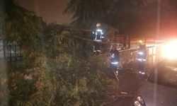 Manisa Büyükşehir İtfaiyesi fırtınada teyakkuz halindeydi